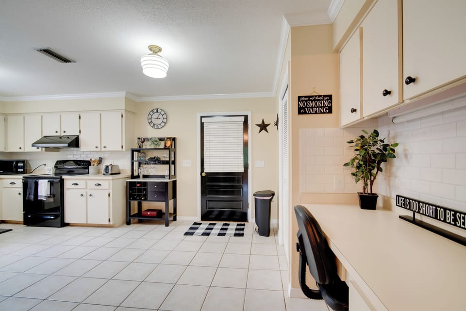 Fully Equipped Kitchen | Main Level | Keurig Coffee Maker | Dishwasher