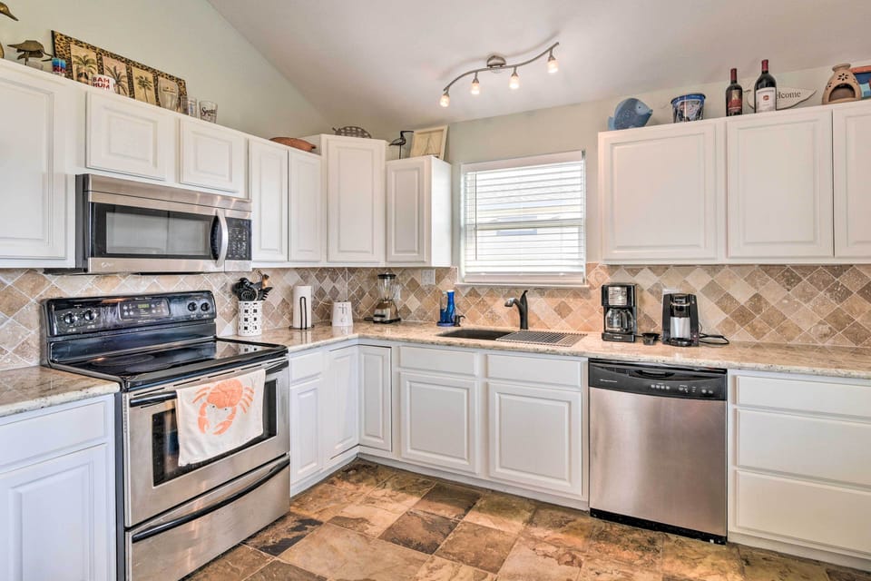 Kitchen | Fully Equipped | Coffee Maker | Blender