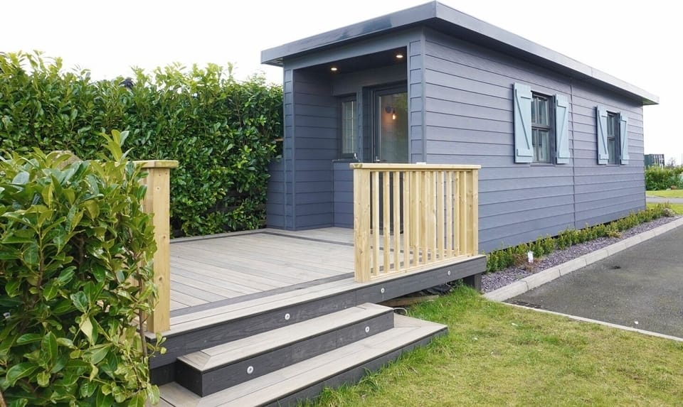 Deluxe Holiday Cabin 