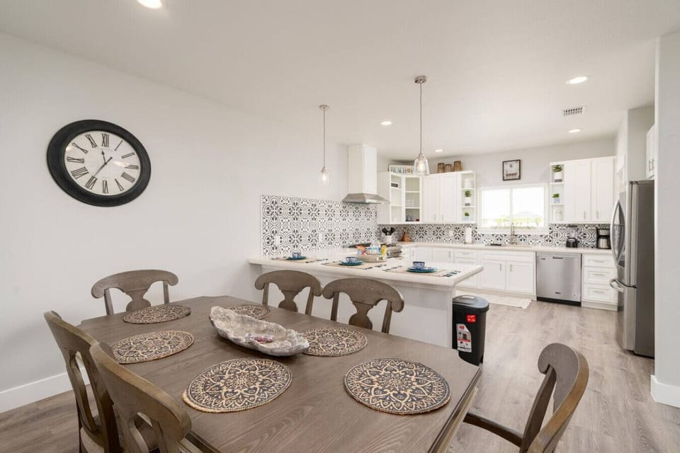 Gather ‘round for coastal meals and conversation — this beachy dining area is perfect for family feasts and sunset dinners.