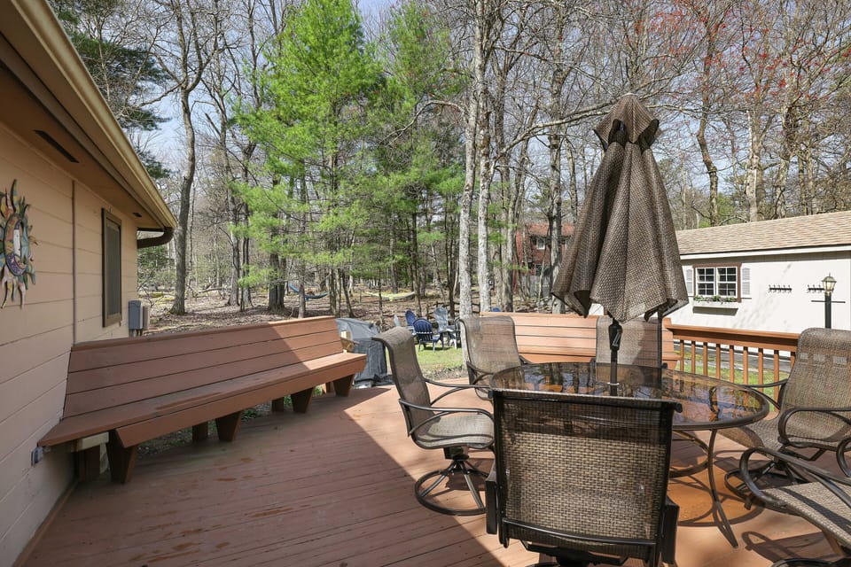 Take the fun outside on the rear deck with dining and seating in the sunshine