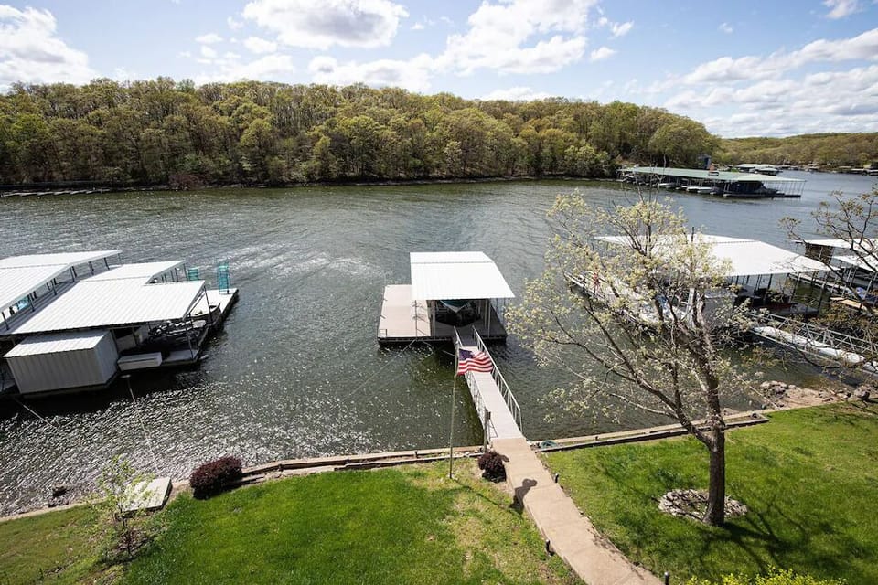 Dock for you to use and access the water!