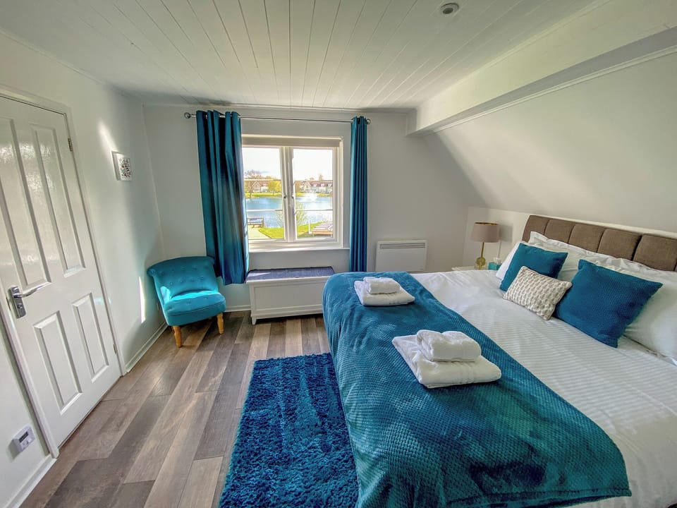 Large master bedroom, supering-size bed and en-suite