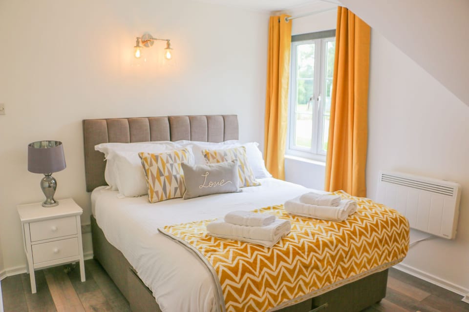 Bedroom 2 with Kingsize bed