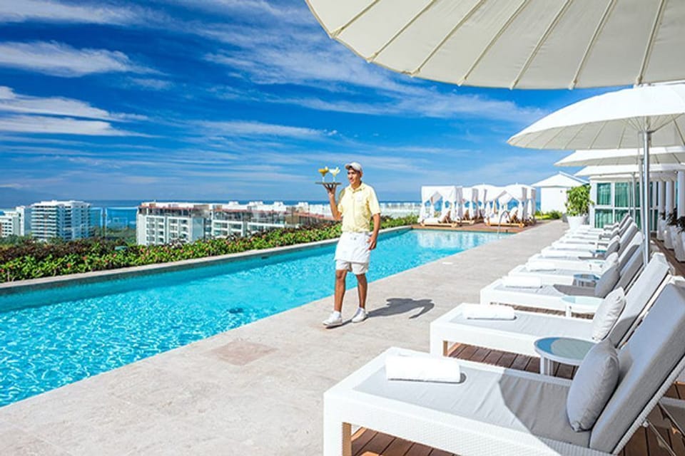 Grand Luxxe Sky Pool Bar Service