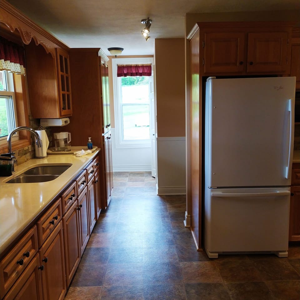 entry hall to the kitchen