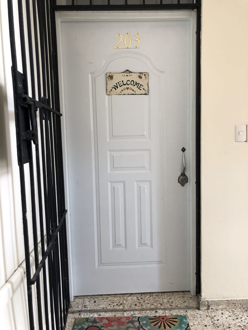 Apartament entrance / Entrada al apartamento