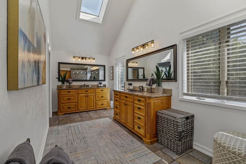 Primary Spa-Like Bathroom – Relax in Luxury with a Soothing, Serene Atmosphere