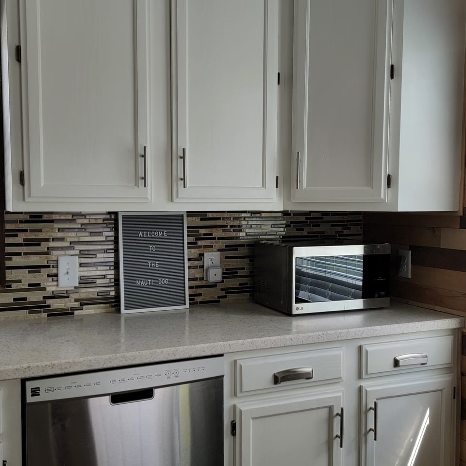 Ample counter space and a brand new microwave.