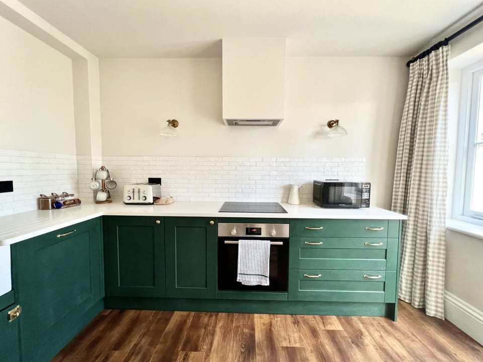 Fully Equipped Kitchen (4)