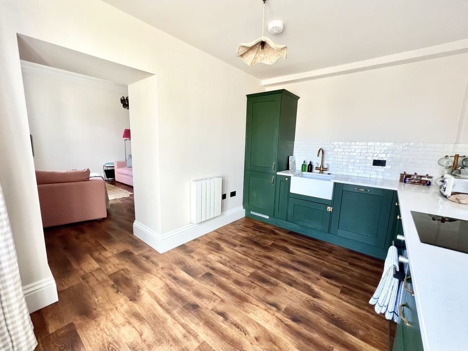 Fully Equipped Kitchen (2)