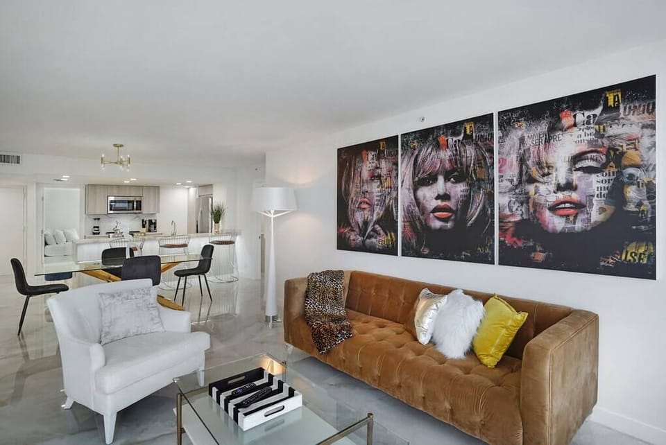Living room, dining area, Seating at kitchen counter, fully equipped kitchen