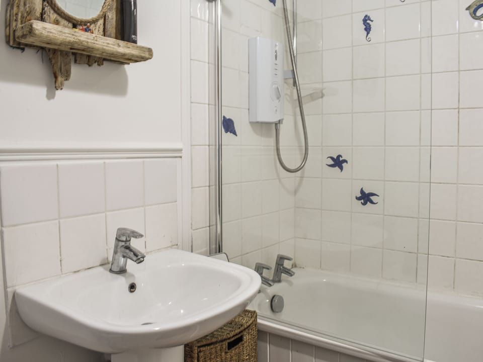 Bathroom | The Windowky, Gardenstown