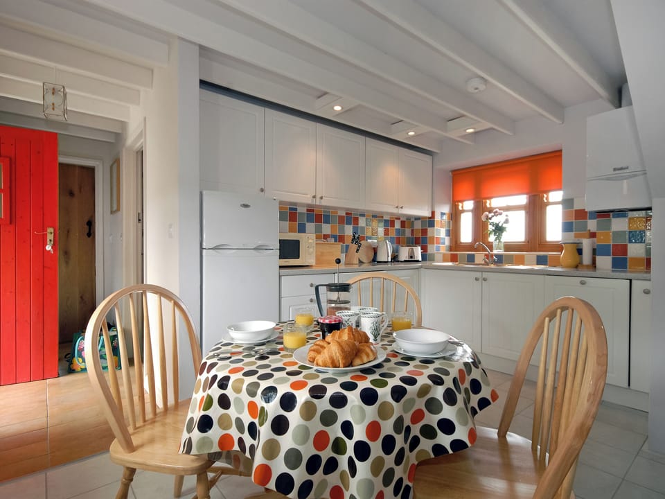 Kitchen area | Ria&rsquo;s Cottage, Landshipping