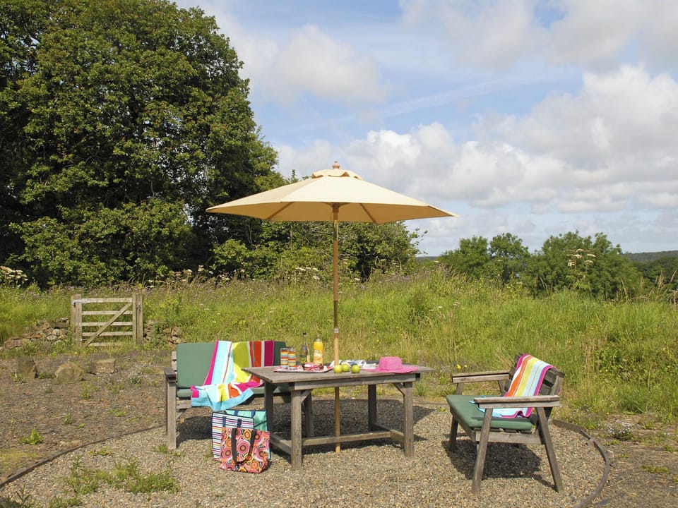 Garden and grounds | Ria&rsquo;s Cottage, Landshipping