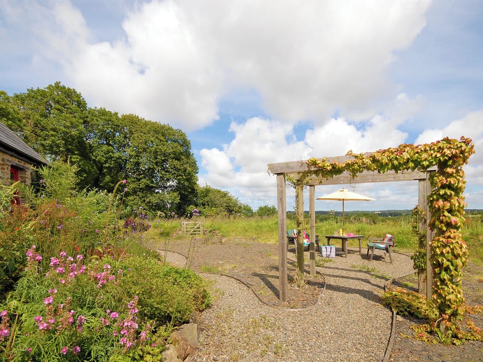 Garden and grounds | Ria&rsquo;s Cottage, Landshipping