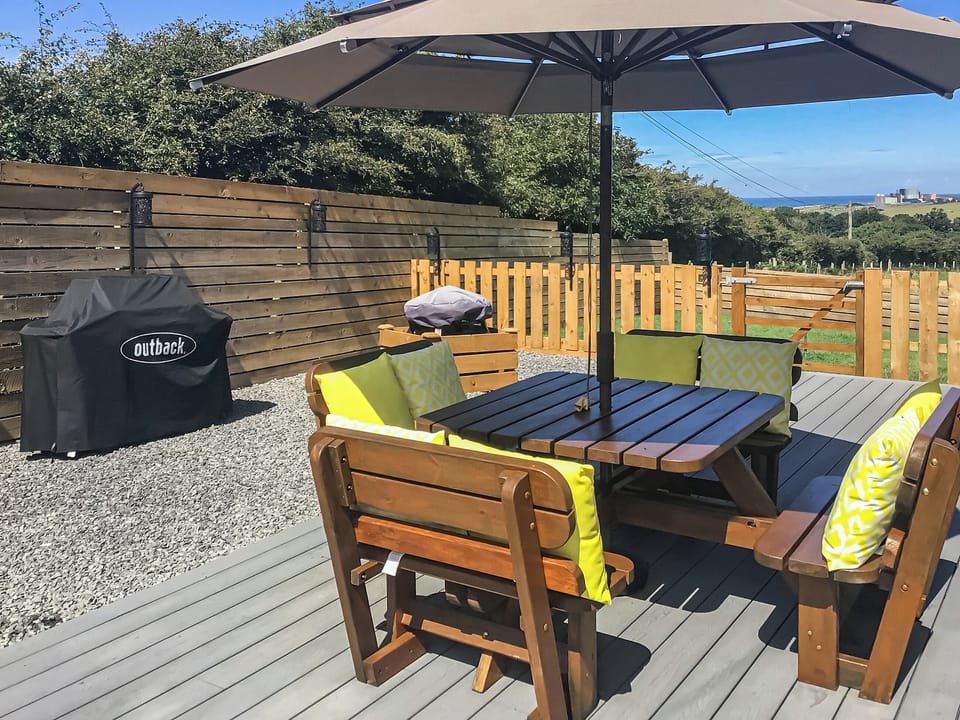 Decking | Y AngorfaThe Anchorage, Llanfairynghornwy