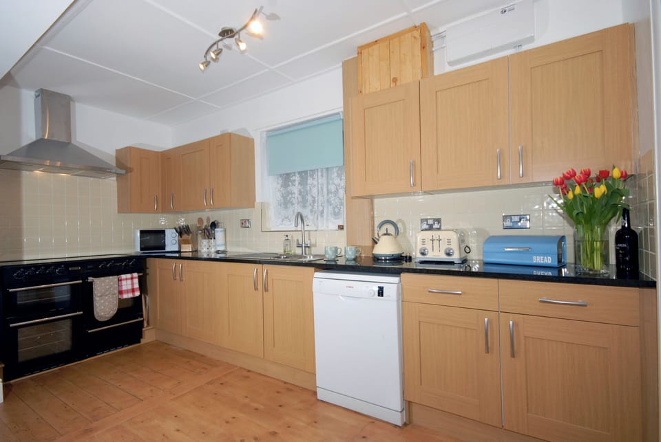 Kitchen area | Seascape, New Quay