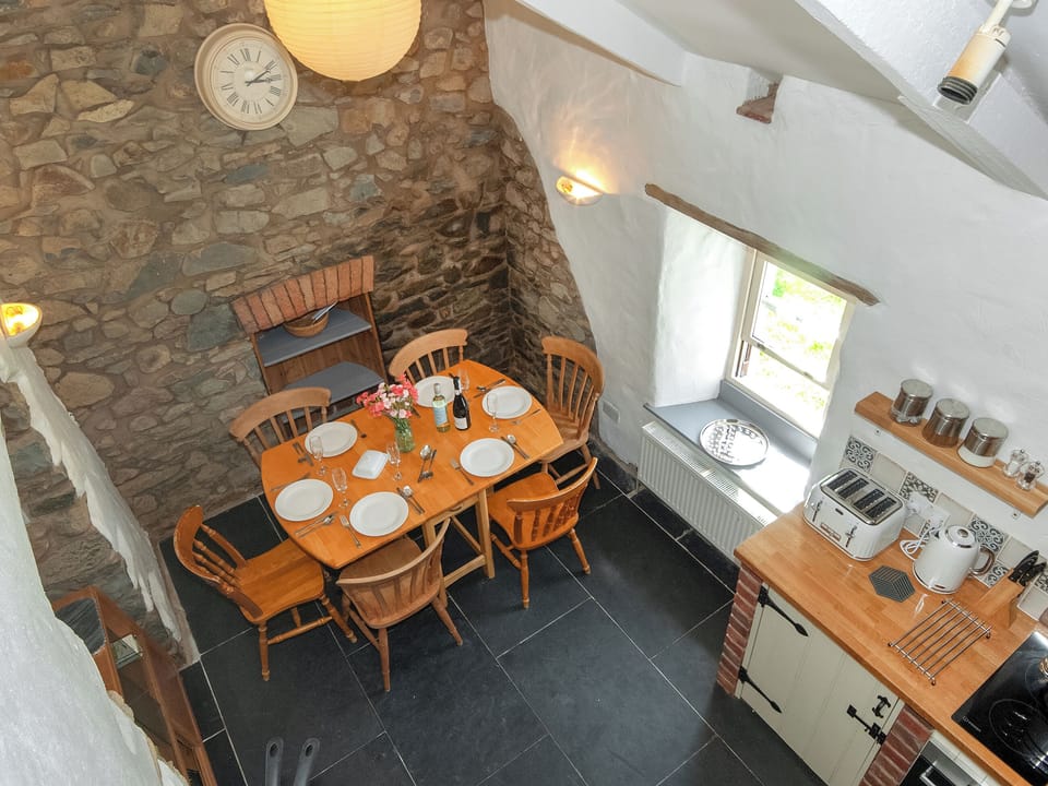 Interior | Ffynnonddewi Farmhouse - Farm House Cottages, Solva, near St Davids
