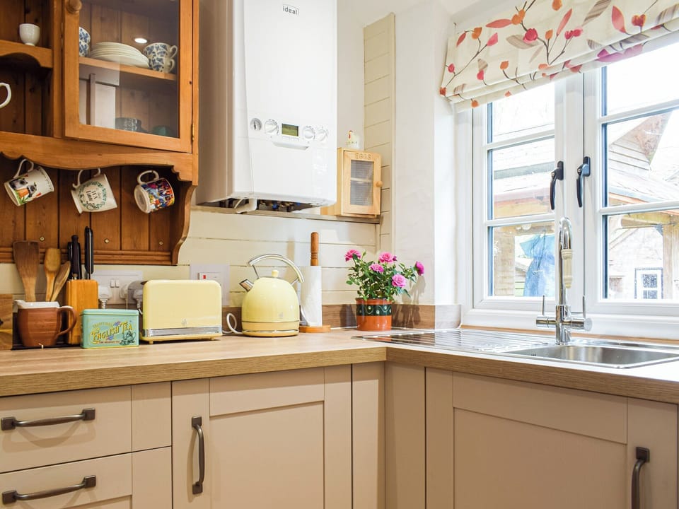 Kitchen | Woodcarver&rsquo;s Cottage, Spring Village