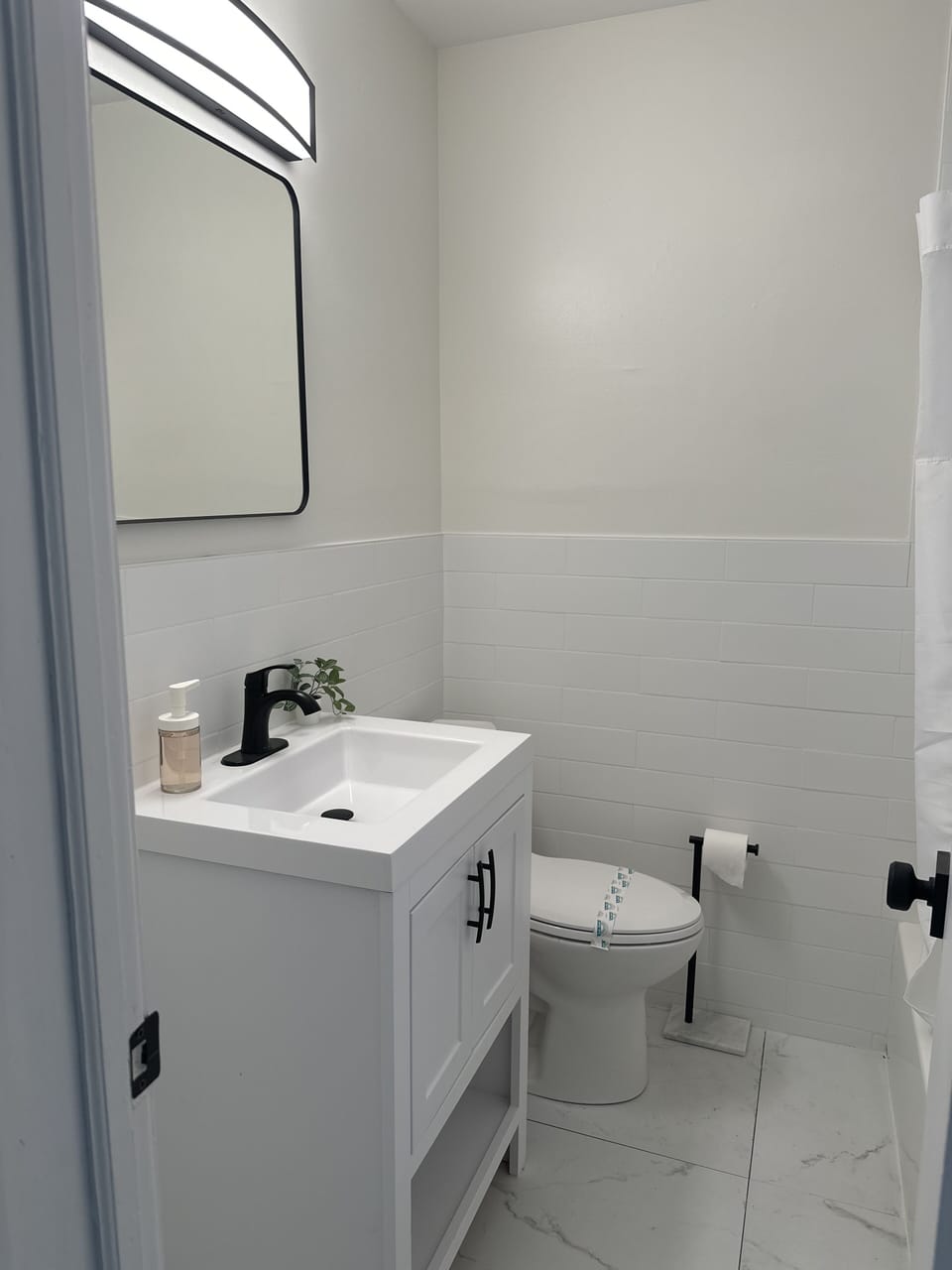 Full bath / tub shower combo 