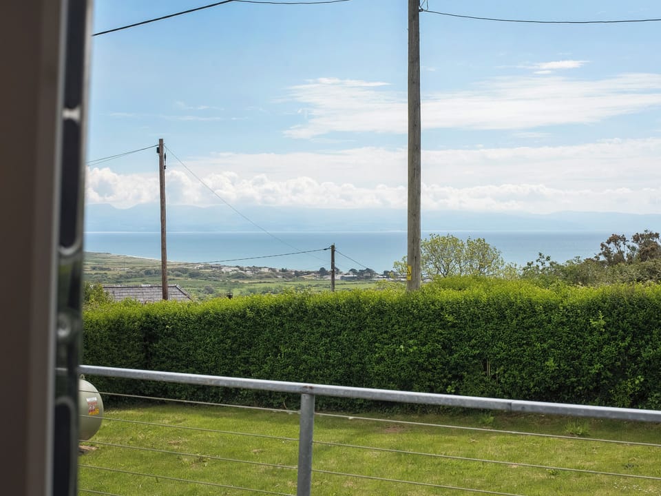Outdoor area | Awelfryn, Pwllheli