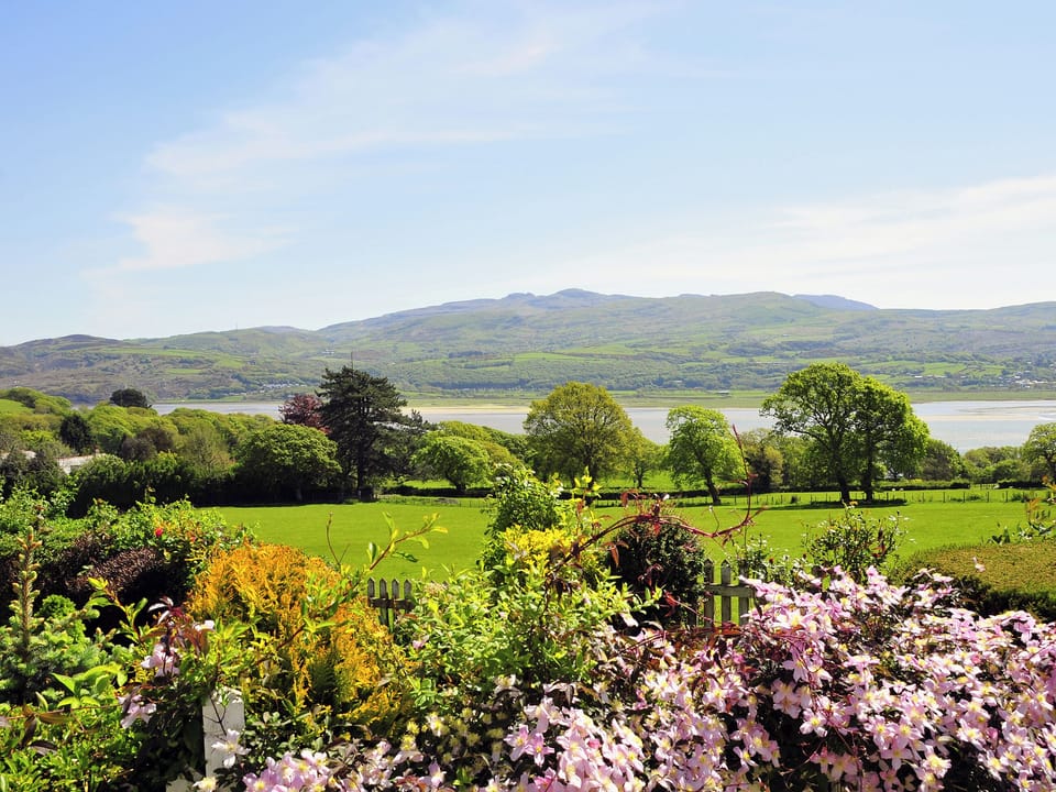Garden and grounds | Fron Cottage, Portmeirion