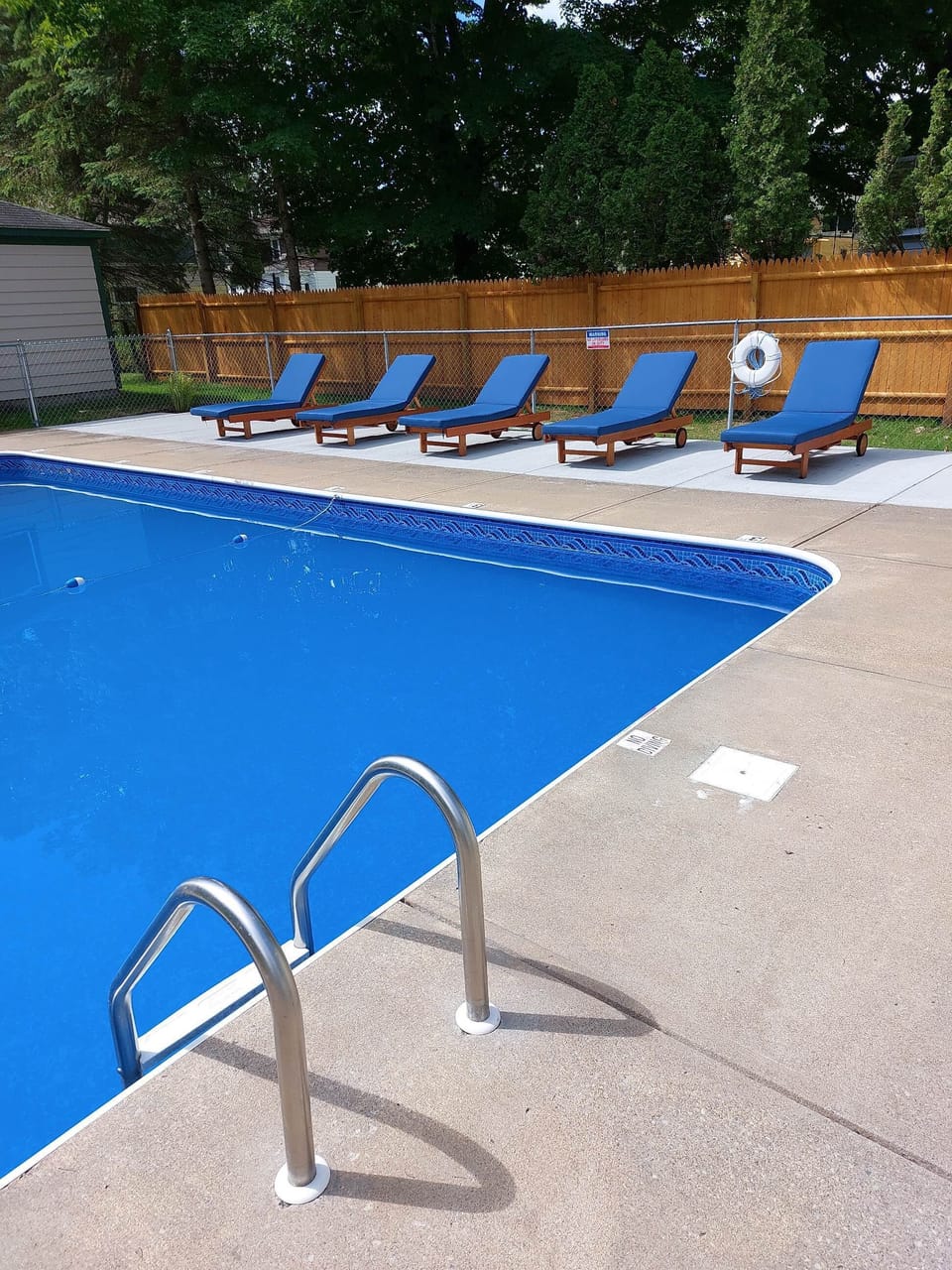In ground pool. No lifeguard on duty.