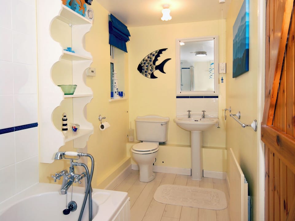 Bathroom | Bridge View Cottage, Middle Mill, nr Solva