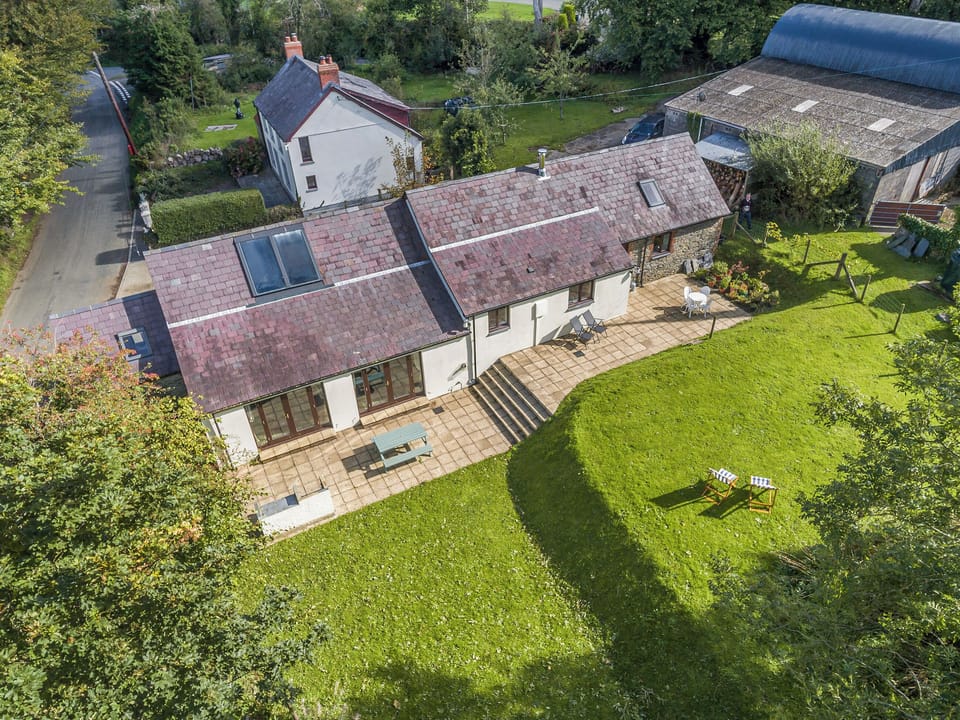 Outdoor area | Kite Cottage, Cenarth