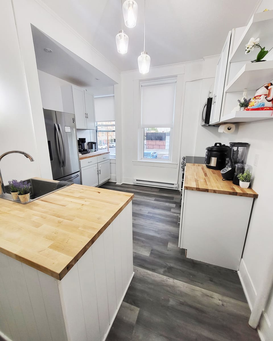 A water and ice dispenser refrigerator, garbage disposal, and free wifi.  