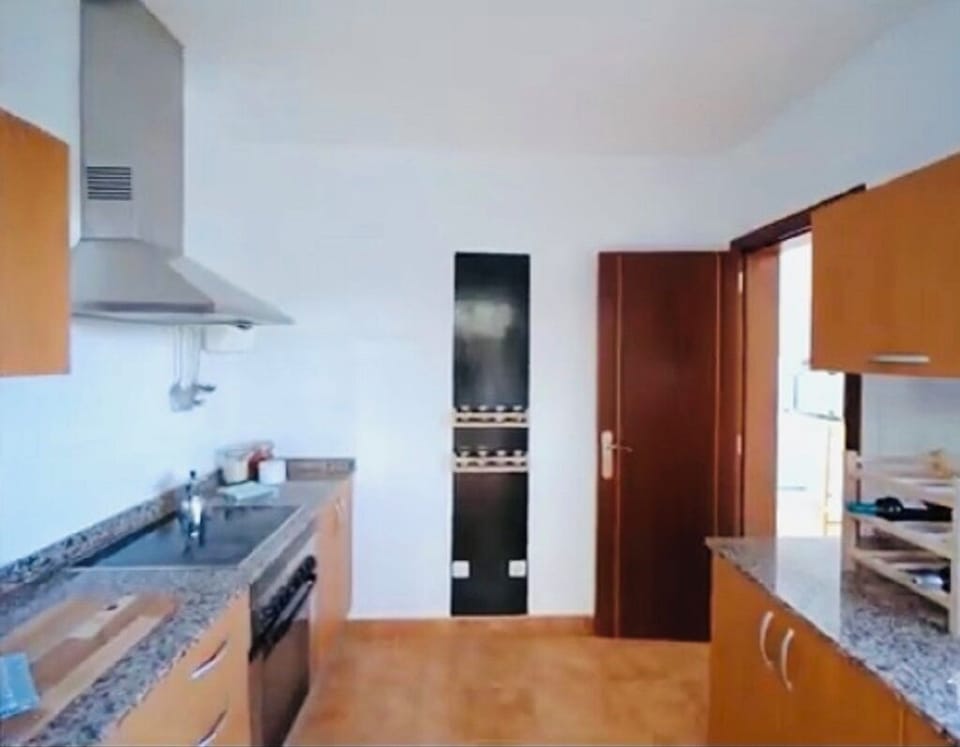fully equipped kitchen, with all kitchen utensils, pots etc.