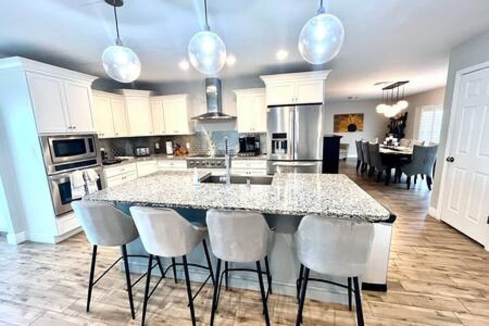 Super Big Fully Stocked Kitchen w/ Four Additional Island Seats