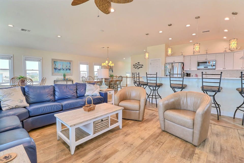 Relax in the Top-Level Living Area with a Flat Screen TV and fireplace! And don't forget the gorgeous Ocean Views!