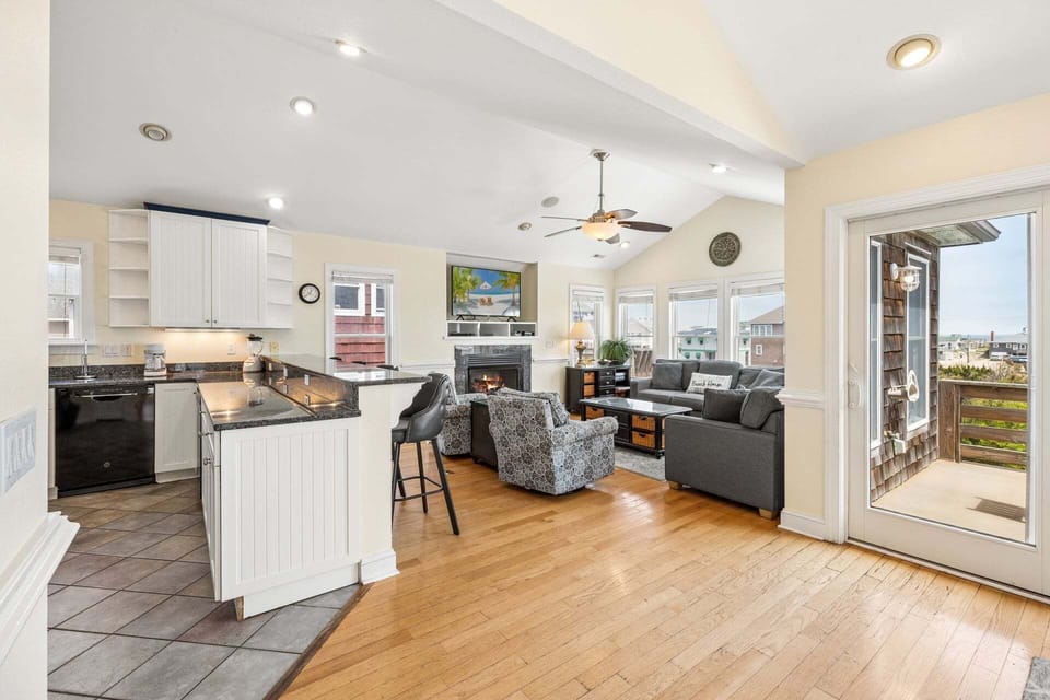 Relax in the spacious Living Area with plenty of sunshine.
