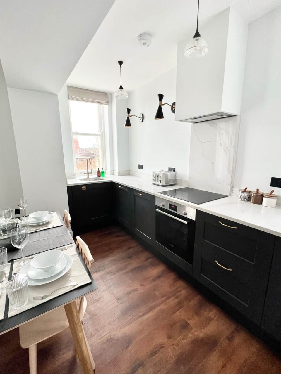 Fully Equipped Kitchen (3)