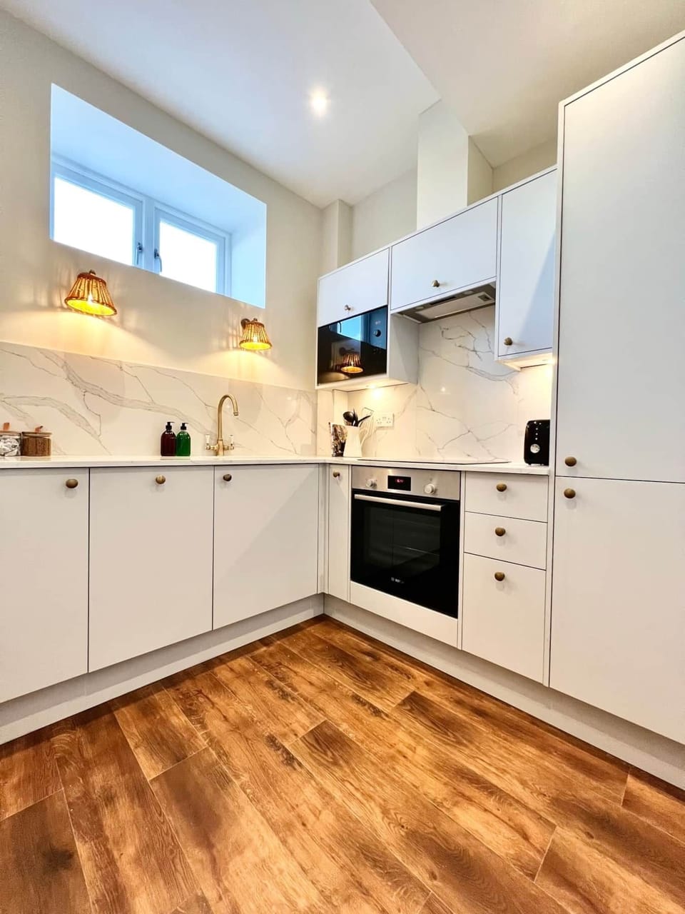 Fully Equipped Kitchen (2)
