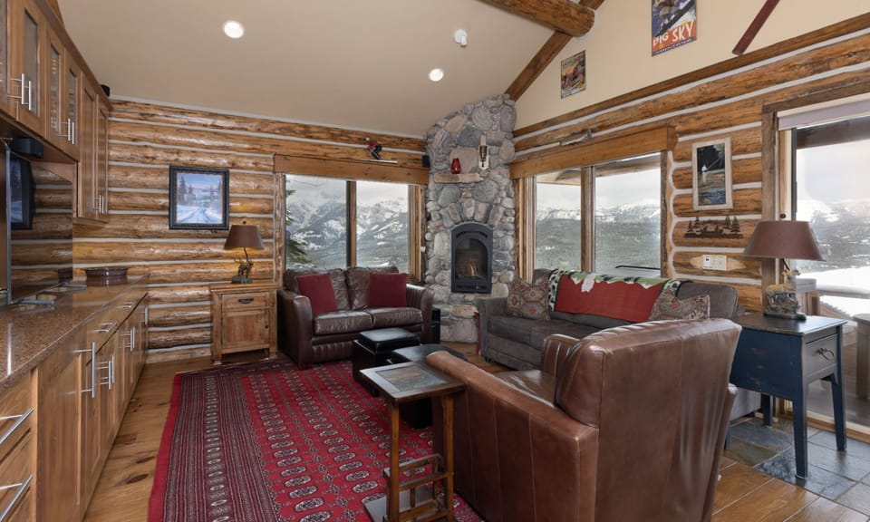 CH 13 Bandit Way, Living, 2