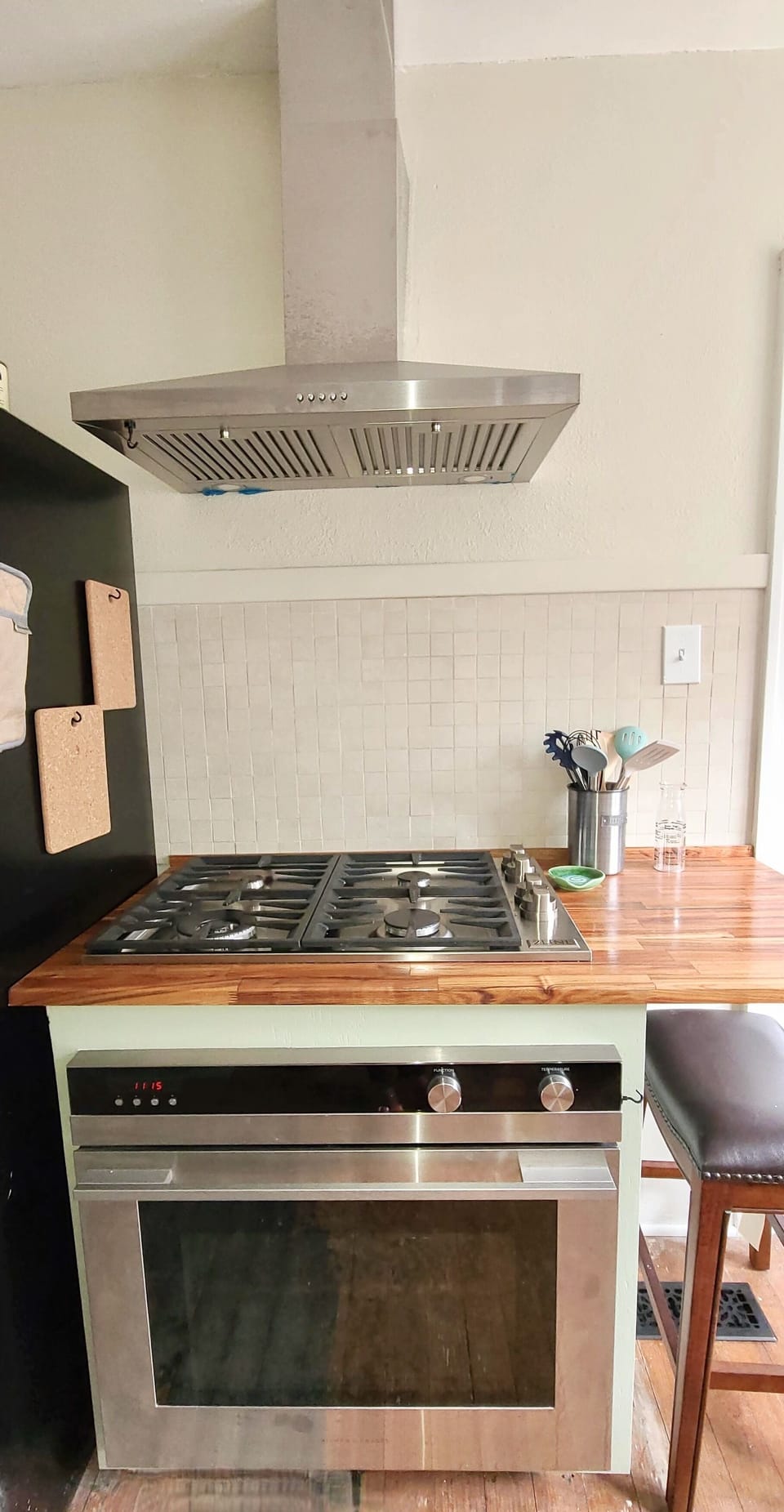Zline gas cooktop
Fisher & Paykal oven