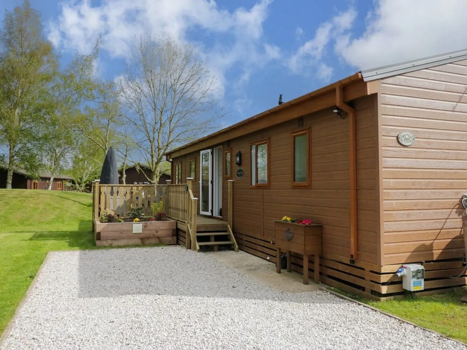 Lodge Back