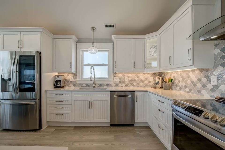 Top-Level Kitchen with Island seats 6