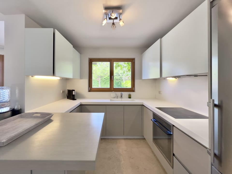 Chic modern kitchen