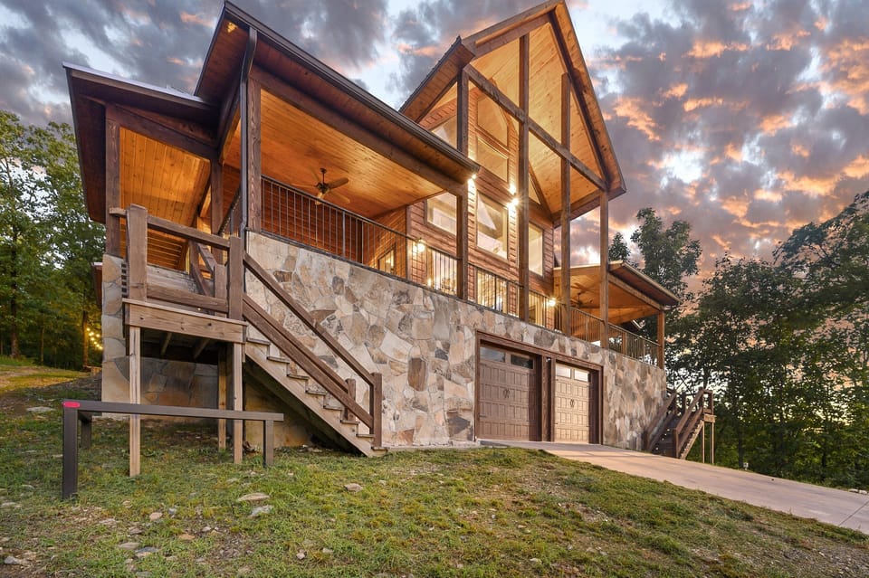 Majestic Mountain-View Cabin