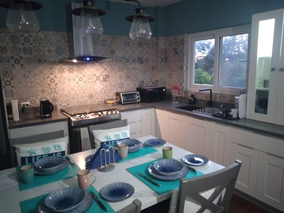 Enjoy your meals in this NEW kitchen/diner
