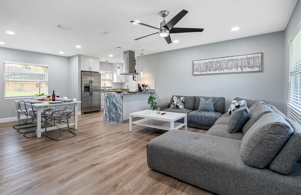 Feel at home while in this open area for relaxing, cooking and eating great meals. What more could you ask for? Please don't hesitate to send us a message!