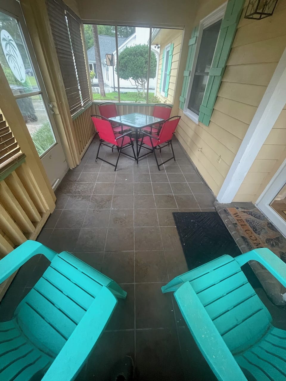 Screened porch entry