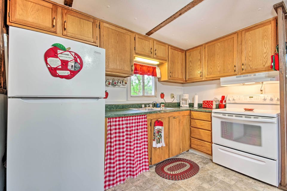 Kitchen | Drip Coffee Maker | Complimentary Spices