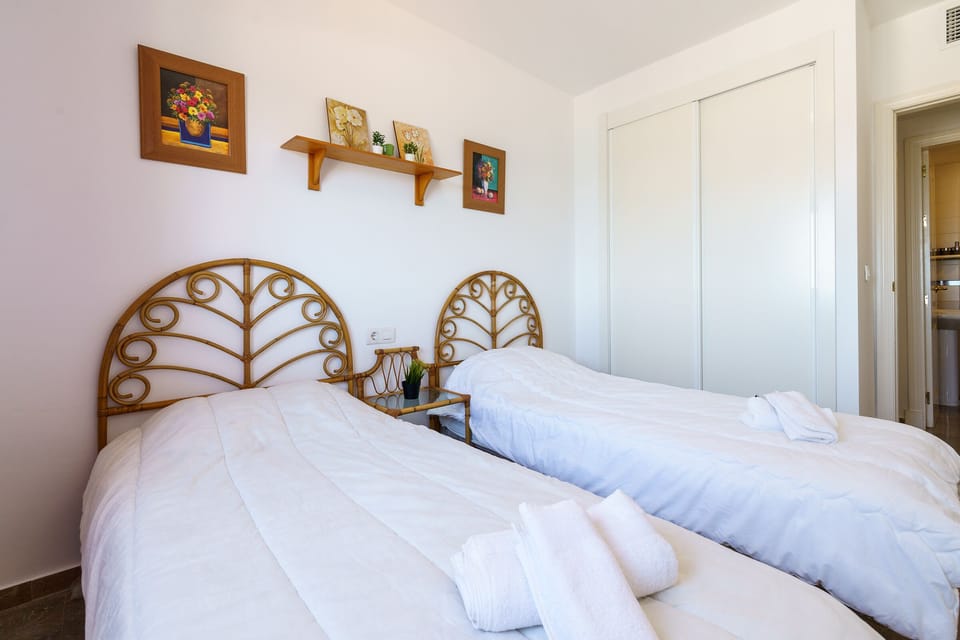 2 single beds