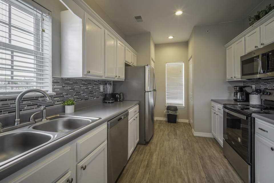 Full Kitchen with Major Appliances