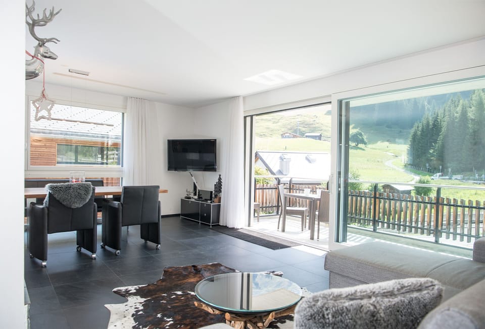 Living-dining area